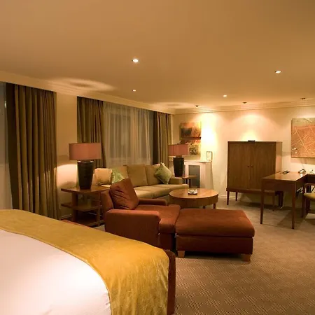 Clyde Court מלון 4*